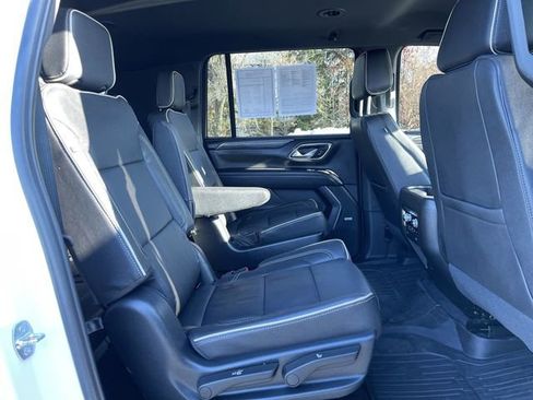 Used 2023 GMC Yukon XL SLT image 27