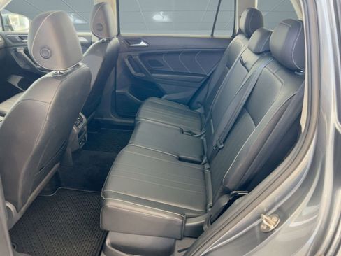 Used 2022 Volkswagen Tiguan SE w/ Panoramic Sunroof Package image 15