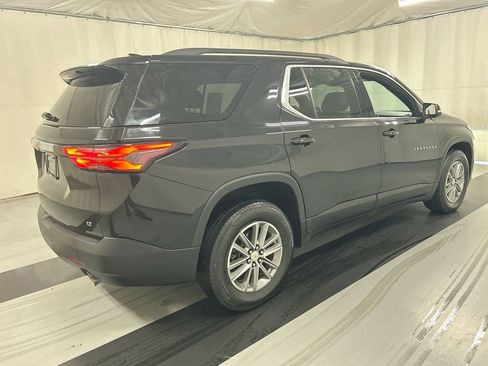 Used 2023 Chevrolet Traverse LT image 2