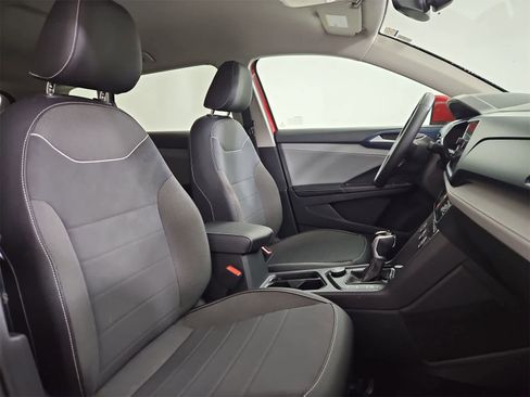 Certified 2024 Volkswagen Taos SE image 21