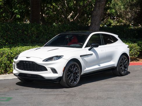 Used 2023 Aston Martin DBX AWD/4WD image 2