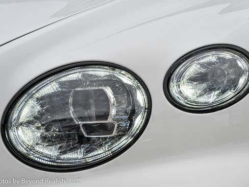 Used 2023 Bentley Bentayga image 11