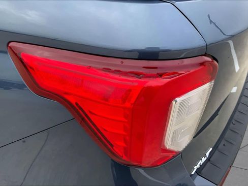 Used 2021 Ford Explorer XLT w/ Equipment Group 202A RWD image 27