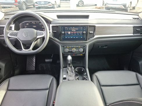 Certified 2022 Volkswagen Atlas SE w/ Panoramic Sunroof Package image 11