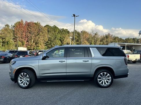 Used 2025 Chevrolet Suburban Premier image 5