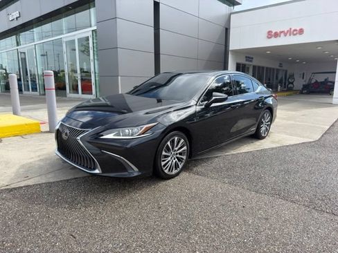 Used 2019 Lexus ES 300h w/ Premium Package FWD image 2