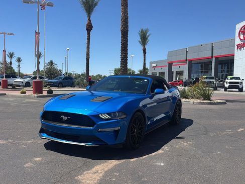Used 2019 Ford Mustang Convertible RWD image 4