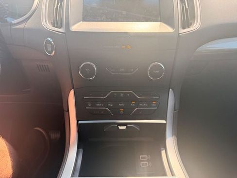 Used 2020 Ford Edge SEL w/ Convenience Package FWD image 10