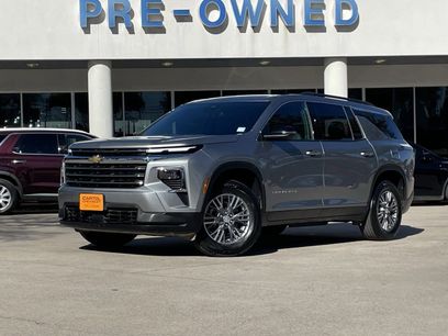 Used 2025 Chevrolet Traverse LT