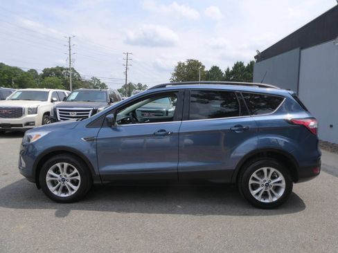 Used 2018 Ford Escape SE w/ SE Sync 3 Package FWD image 9