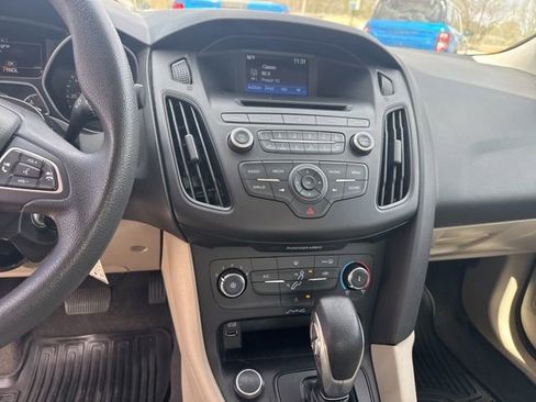 Used 2017 Ford Focus SE image 28