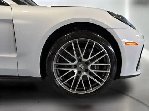 Used 2024 Porsche Panamera image 41
