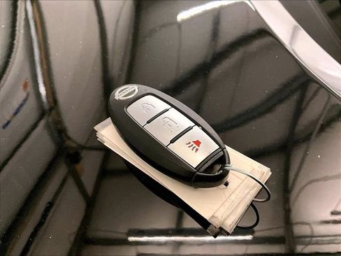 Used 2021 Nissan Rogue S AWD/4WD image 10
