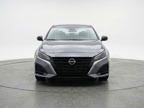 Used 2025 Nissan Altima 2.5 SV image 2