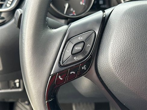 Used 2022 Toyota C-HR XLE image 22
