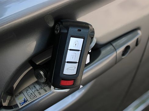 Used 2022 Mitsubishi Outlander SEL image 36