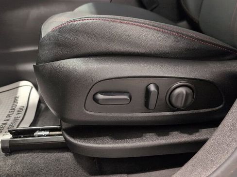 Used 2024 Chevrolet Equinox RS FWD image 13