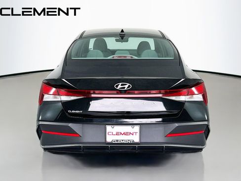 Used 2024 Hyundai Elantra SEL FWD image 8