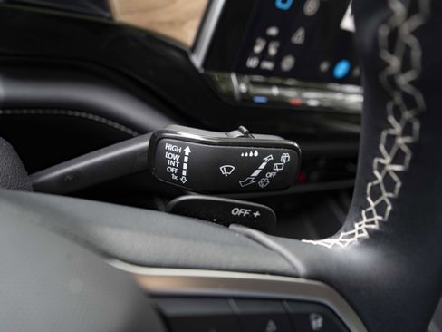 Used 2024 Volkswagen Atlas SE w/ Black Wheel Package image 25