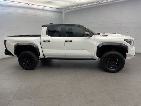 Used 2024 Toyota Tacoma TRD Pro AWD/4WD image 4