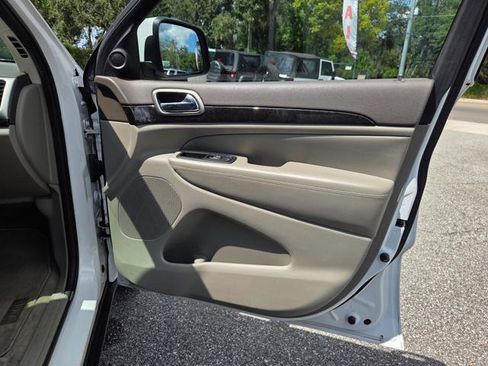 Used 2013 Jeep Grand Cherokee Laredo image 29
