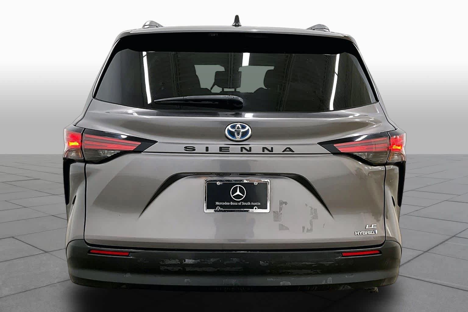 Used 2021 Toyota Sienna LE FWD image 5