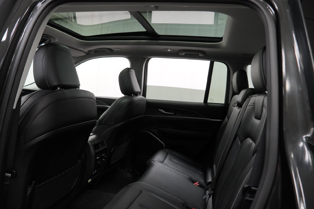 Certified 2023 Jeep Grand Cherokee 4WD 4xe image 4
