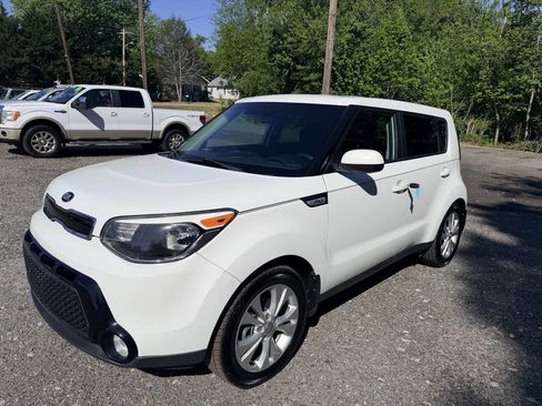 Used 2016 Kia Soul + FWD image 13