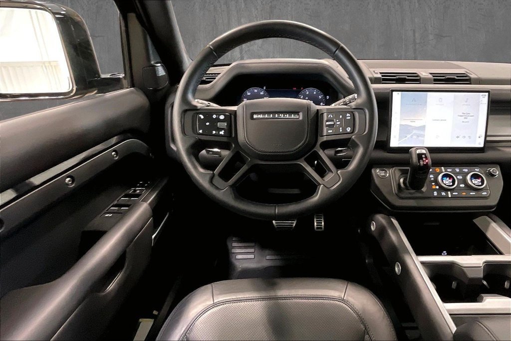 Certified 2025 Land Rover Defender 110 V8 AWD/4WD image 9