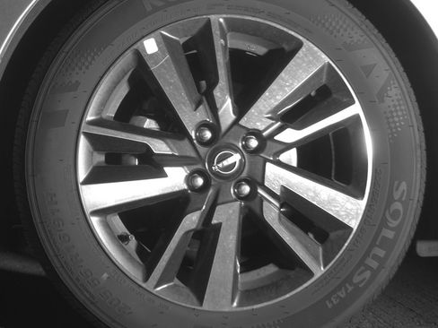 Used 2025 Nissan Versa SV image 12