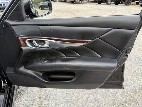 Used 2018 INFINITI Q70 Luxe RWD image 30