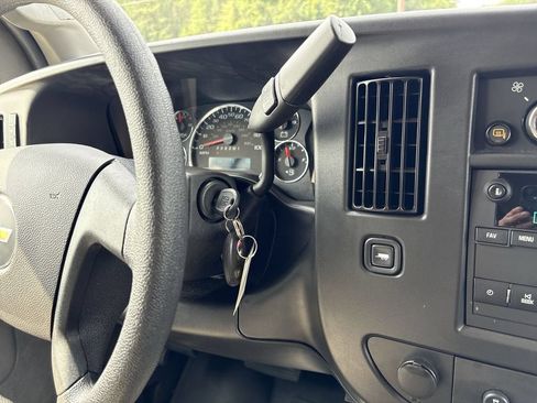 Certified 2025 Chevrolet Express 3500 LT w/ LT Preferred Equipment Group RWD image 14