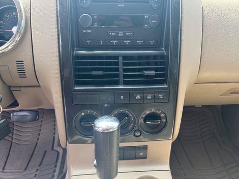 Used 2007 Ford Explorer XLT AWD/4WD image 12