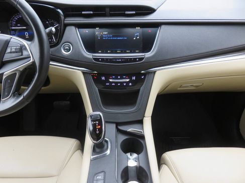 Used 2019 Cadillac XT5 AWD image 16