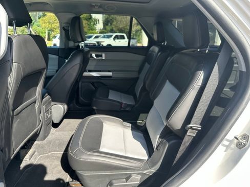 Used 2022 Ford Explorer XLT w/ Equipment Group 202A RWD image 23