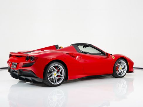 Used 2021 Ferrari F8 Tributo image 3