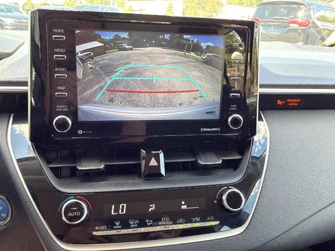 Used 2021 Toyota Corolla LE FWD image 14