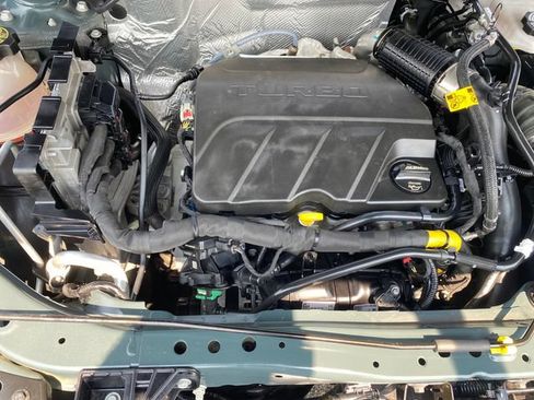 Used 2025 Chevrolet Trax LT FWD image 21