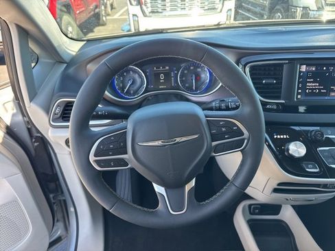 Used 2024 Chrysler Voyager LX image 14