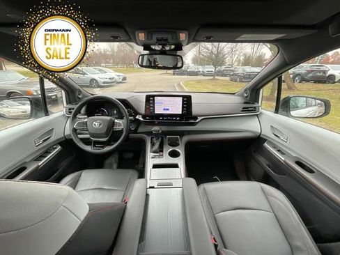 Used 2023 Toyota Sienna XSE image 10