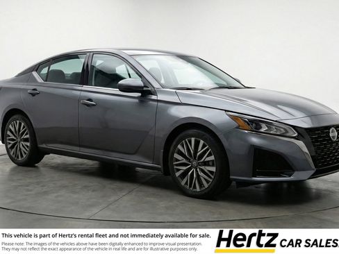 Used 2025 Nissan Altima 2.5 SV image 1