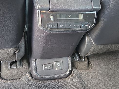 Used 2023 Toyota Highlander Limited AWD/4WD image 12