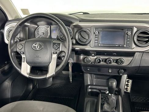 Used 2016 Toyota Tacoma SR5 w/ SR5 Appearance Package (SN) AWD/4WD image 11