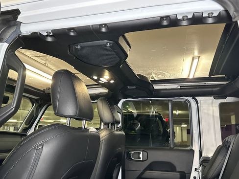 Used 2021 Jeep Wrangler Unlimited Sahara image 17