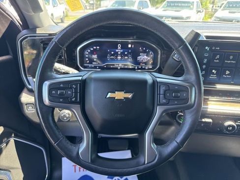 Used 2022 Chevrolet Silverado 1500 LT AWD/4WD image 16