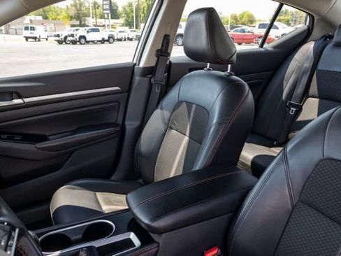 Used 2024 Nissan Altima 2.5 SR FWD image 10