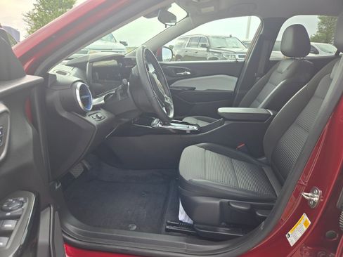 Certified 2024 Chevrolet Trax LT w/ Driver Confidence Package FWD image 9