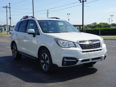 Used 2017 Subaru Forester 2.5i Premium AWD/4WD image 3