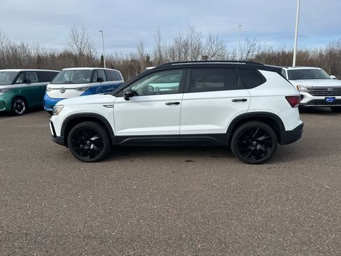 Certified 2024 Volkswagen Taos SE image 50