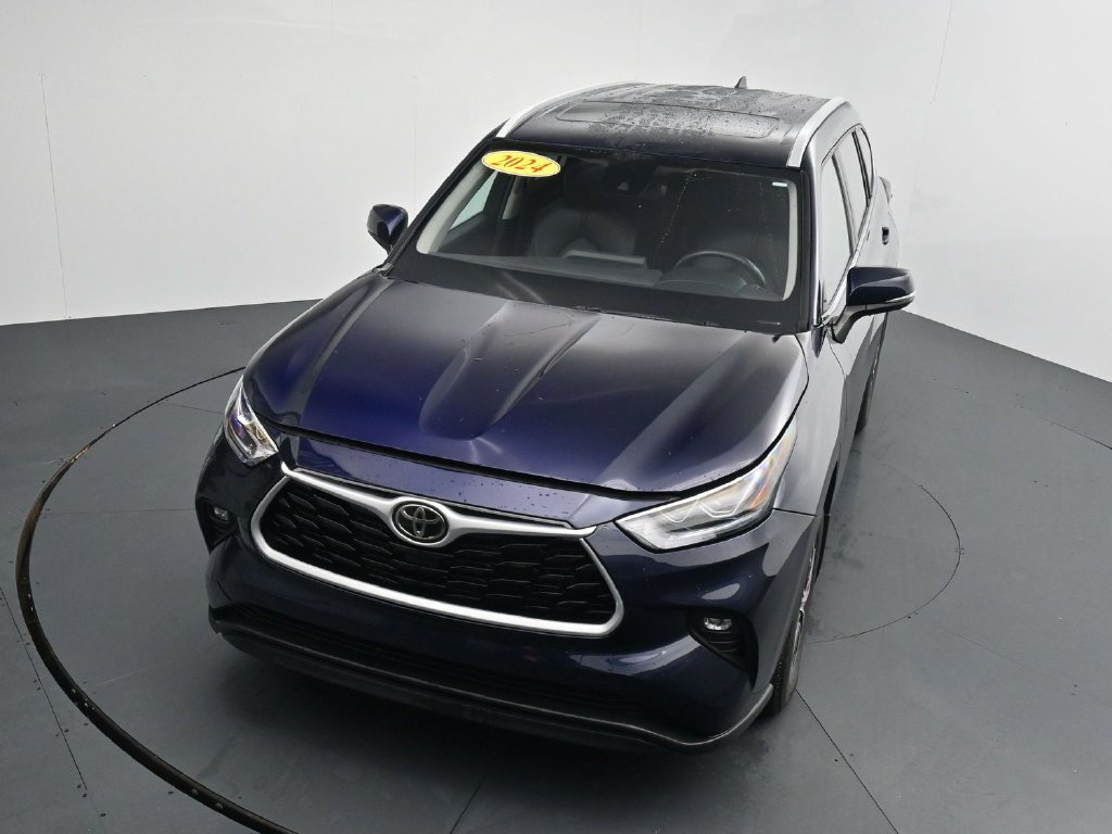 Used 2024 Toyota Highlander XLE AWD/4WD image 28